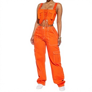 Prix de gros Ensemble deux pièces pour femmes et adolescentes en denim de coton uni délavé, respirant, style urbain, avec poches - Product Image 1