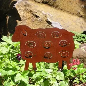 Ornamento de acero para césped, escultura artística de jardín de Metal rústico de acero con forma de Animal
