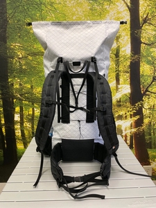 Zaino OEM 40-55L con Chiusura Roll Top per Escursionismo, Campeggio e Montagna, Impermeabile, Ecologico, Bianco - Product Image 6