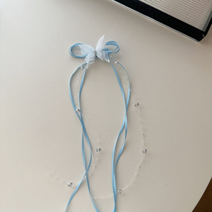 Pince à cheveux avec nœud en ruban et pompon perlé - Product Image 3