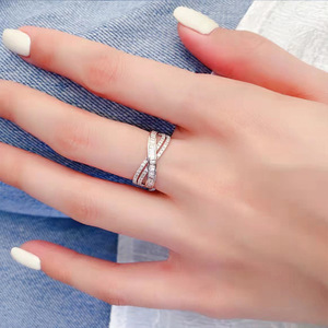 Anello con Design a Croce, Stile Minimalista, Anello per Dito Indice da Donna - Product Image 6