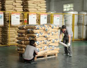 Нейлон 6 <span class=keywords><strong>PA66</strong></span> заводская цена натуральные черные переработанные отходы PA6 гранулы сырья гранулы переработанные <span class=keywords><strong>PA66</strong></span> материал - Product Image 4