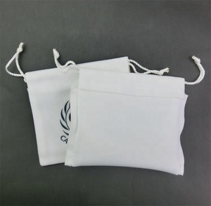 Túi da lộn nhung trắng với logo màu xanh đậm 2mm dây rút dây trắng đựng đồ trang sức Flannelette để đóng gói và lưu trữ - Product Image 2