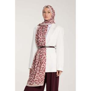 Pañuelo con Estampado de Leopardo en Tonos Latte y Rosa Palo, Velo de Protección Solar con Estilo Chic - Product Image 3