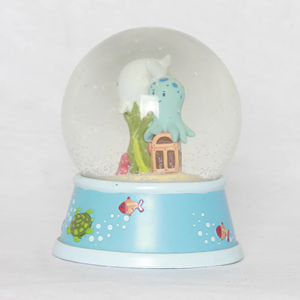 Globo de Nieve y Globo de Agua de Resina Pintado a Mano con Diseño de <span class=keywords><strong>Ballena</strong></span> de Dibujos Animados Personalizado, Decoración del Hogar, Diseño de Animales de Anime, Recuerdos de Graduación - Product Image 2