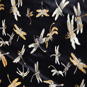 Fabrication <span class=keywords><strong>de</strong></span> tissu <span class=keywords><strong>de</strong></span> brocart <span class=keywords><strong>de</strong></span> soie commercialisable, matériau jacquard pour les vêtements chinois traditionnels - Product Image 4
