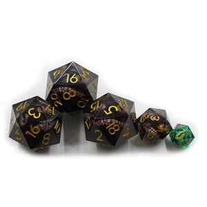 D20 personnalisé, <span class=keywords><strong>dés</strong></span> en résine unique de 50 mm, polyédrique, rétro, visages de dragon noir, <span class=keywords><strong>20</strong></span> <span class=keywords><strong>faces</strong></span>, RPG, numéro de 1 à <span class=keywords><strong>20</strong></span>, figurine, <span class=keywords><strong>dés</strong></span> de couleur rétro personnalisés - Product Image 4
