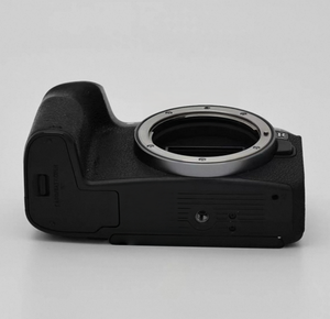 Una de las cámaras sin espejo de fotograma completo más ligeras, con un peso de solo 485 g, la EOS RP es una excelente cámara todo en uno para principiantes. - Product Image 5