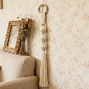 Decorazione Murale in Macramé Avorio con Nappe e Dettagli Dorati, Fornitura all'Ingrosso per Hotel e Guesthouse - Product Image 3