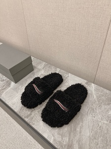 Luxurious high-quality men's and women's woolen warmers <b>with</b> fashionable embroidery and anti-slip outdoor design - Product Image 2