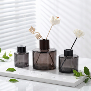 Flacon diffuseur en verre vide rechargeable pour parfums d'intérieur et mélanges d'huiles essentielles - Product Image 1