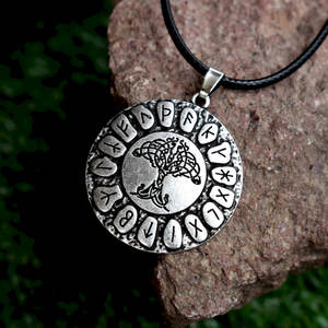 Gioielli Celtici Norreni, Ciondolo Albero della Vita Yggdrasil con Rune, Albero del Mondo Scozzese - Product Image 3