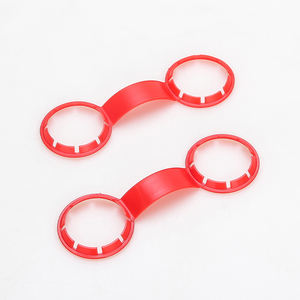 حامل مزدوج PE لحمل الزجاجات من البلاستيك مقبض ترويجي حامل زجاجات بلاستيكي بمشبك 37 مم - Product Image 3