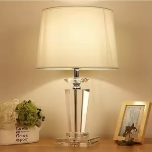 Chambre Lampes De Table De Chevet Morden Cristal Européen Beige Tissus <span class=keywords><strong>Abat</strong></span>-<span class=keywords><strong>Jour</strong></span> Cristal Base Salon Lampes Salle D'étude Lampe De Bureau - Product Image 1