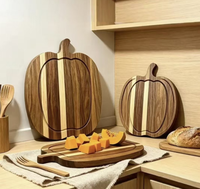 Bandeja para servir de calabaza hecha a mano, de madera maciza de acacia con vetas a rayas de dos tonos, juego de tabla de quesos, regalo para entretenimiento festivo