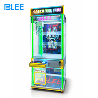 Machine à griffes commerciale BLEE, style arcade moderne, à monnayeur, avec cabinet en métal et plastique durable, jeu interactif à prix.