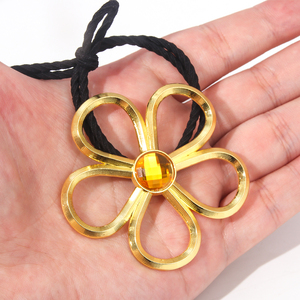 Accessoire de cheveux rond pour femme, style Anime Girl, plaqué or, avec fleur métallique de luxe et motifs géométriques, chouchou élastique pour femmes - Product Image 3