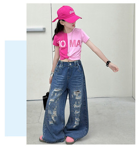 Conjunto Casual para Niña 2026, Camiseta de Manga Corta con Estampado de Letras Rosadas + Jeans Rotos, Conjunto de 2 Piezas - Product Image 5