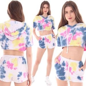 Sudadera con capucha y pantalones cortos de media manga personalizados con precio al por mayor para mujer - Product Image 3