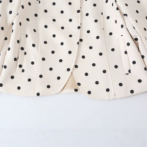 Blazer personnalisé 2026 pour <span class=keywords><strong>femme</strong></span> à pois, col montant, coupe décontractée, veste de bureau avec fermeture à bouton unique, hauts vintage OEM/ODM - Product Image 3