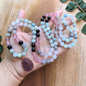 อะความารีนแสนโรแมนติก, การ์เนต, สตรอเบอร์รี่ควอตซ์มาลา, ลูกปัดมาลาผูกปมด้วยมือ <span class=keywords><strong>108</strong></span> เม็ด, สร้อยคอสำหรับทำสมาธิ, คริสตัลบำบัด, เครื่องประดับโยคะ - Product Image 1