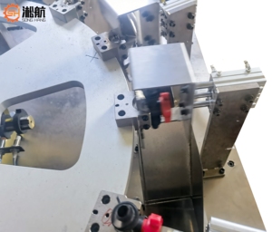 Máquina de ensamblaje de válvula de plástico Máquina de ensamblaje de válvula de bola y válvula de agua Uso de tazón alimentador vibratorio y máquina de ensamblaje - Product Image 5