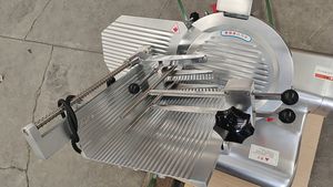 Nova Máquina de Cortar Carne Congelada Automática e Durável em Liga de Alumínio-Magnésio, 0.75/1.5KW, 300kg/h - Product Image 4