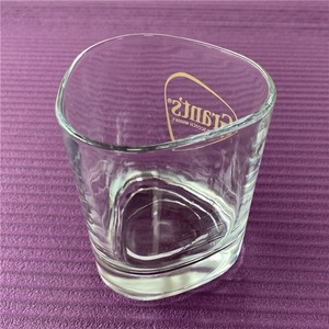 Verre à whisky triangulaire de collection - Product Image 1