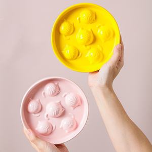 Bol en céramique pour animaux de compagnie en forme de fleur et de chat de couleur unie doux bol pour chien à alimentation lente bol de nourriture pour chat surélevé antidérapant avec support en bambou - Product Image 2