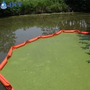 Basura y escombros de barreras de contención para la costa de las condiciones