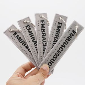 Porte-clés Jet Tag personnalisé avec logo et message de motivation, pour marques lifestyle, articles de collecte de fonds pour organisations non-profit, étiquettes de vol - Product Image 3