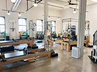 Reformer de Pilates en bois de chêne de qualité supérieure, réglable et portable, pour l'exercice de renforcement musculaire, adapté aux salles de sport et aux studios de Pilates