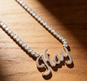 จี้ห้อยคอแบบปรับแต่งชื่อได้ <span class=keywords><strong>Hiisees</strong></span> ชุบทอง 18K พร้อมสร้อยคอเทนนิสประดับเพชร CZ สำหรับผู้หญิงผู้ชาย ทำจากทองเหลืองและเพชรซิร์คอน เหมาะสำหรับเป็นของขวัญ - Product Image 3