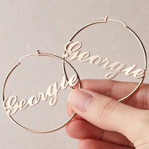 Pendientes con Logotipo Personalizado para Joyería Personalizada, Pendientes de Acero Inoxidable Chapados en Oro de 18K con Letras en Inglés - Product Image 1