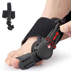 <span class=keywords><strong>Attelle</strong></span> Correctrice d'<span class=keywords><strong>Hallux</strong></span> <span class=keywords><strong>Valgus</strong></span> pour Femmes et Hommes, Réglable, Respirante, Soutien Nocturne pour l'Élimination du <span class=keywords><strong>Hallux</strong></span> <span class=keywords><strong>Valgus</strong></span>, Noire - Product Image 1