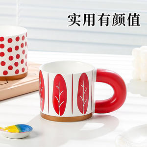 Nueva Taza de Cerámica Festiva Roja con Asa Gruesa, Diseño de Hojas, Apta para Microondas y Lavavajillas, Diseño Moderno para Parejas - Product Image 4