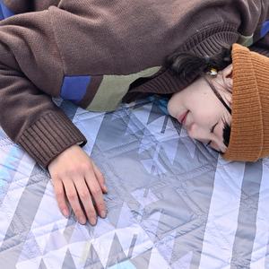 Tapete de Picnic Plegable Impermeable HISPEED, Material XPE, Diseño a Cuadros, Personalizable, 2x2m, Grueso, Antiarena, para Picnic y Barbacoa - Product Image 2