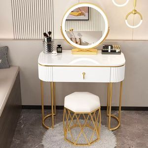 Nouvelle coiffeuse de chambre à coucher au style moderne et épuré, idéale pour les petits appartements - Product Image 1