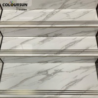 Carrelage de sol extérieur 11 mm d'épaisseur 1200*470 mm, aspect marbre moderne avec motif doré, carrelage en porcelaine brillant, fonction brique réfractaire