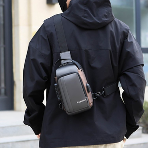Fabrikdirektpreis PU-Reißverschluss Modische Multifunktionale Wasserdichte USB-Ladeanschluss Brusttaschen für Männer - Product Image 3