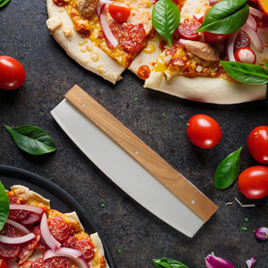 <span class=keywords><strong>Tagliapizza</strong></span> professionale con Logo eco-sostenibile in acciaio inox a bilanciere con manico in legno di Acacia - Product Image 4