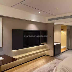 Ensemble complet de mobilier hôtelier pour appartement : lits en bois avec tables de chevet, meuble TV, table d'appoint et armoire - Product Image 5