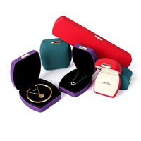 PU-Leder Schmuckbox mit Goldlogo, Großflächiges Design für Ringe, Armbänder und Halsketten, Solides Muster, Aufbewahrungsbox ohne Verschluss