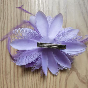 थोक कारखाने बहु रंग फूल पंख टोपी सजावट के लिए फूल बालों के सामान - Product Image 6