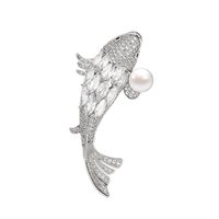 Broche en laiton micro-incrustée de zircon, motif poisson du Nouvel An, avec perle, pour la vente en gros de bijoux fantaisie