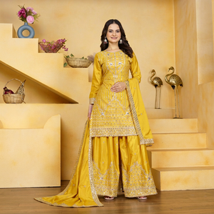 Ensemble Sharara en crêpe naturel entièrement cousu pour femmes, avec kurta brodée de sequins et dupatta assorti, ensemble trois pièces - Product Image 1