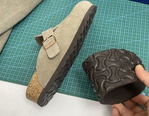 Birkenstocks, novedad de verano 2025, zapatillas de corcho con doble botonadura, <span class=keywords><strong>sandalias</strong></span> de cuero para exteriores para hombres y mujeres, ropa exterior cómoda - Product Image 1