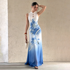 Vestido Cheongsam Vintage Neo-Chino para Mujer – Qipao Transparente de Malla con Estampado de Lirios en Degradado Azul Glaciar - Product Image 3