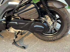 Scooter a Benzina <span class=keywords><strong>SYM</strong></span> Cruisym 150 Usato, Motocicletta a Pedali 150cc Comoda per Pendolari in Vendita - Product Image 4