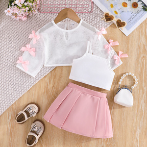 Conjunto de Ropa Infantil Elegante, Casual y Transpirable de Tres Piezas para Niñas Pequeñas con Hermosas Decoraciones de Lazos para el Verano - Product Image 1